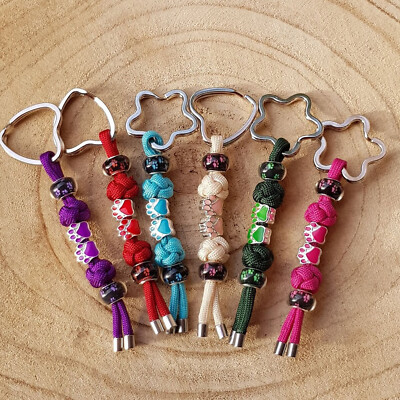 Schlüsselanhänger aus Paracord Anhänger Keychain Handarbeit Handmade Pfote Tatze
