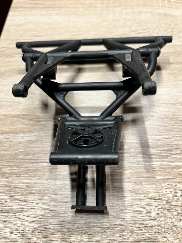 Conjunto de parachoques trasero Losi Strike 2x2 SCT LOSB2405 / LOSB2041 - Usado Foto 2 de 2