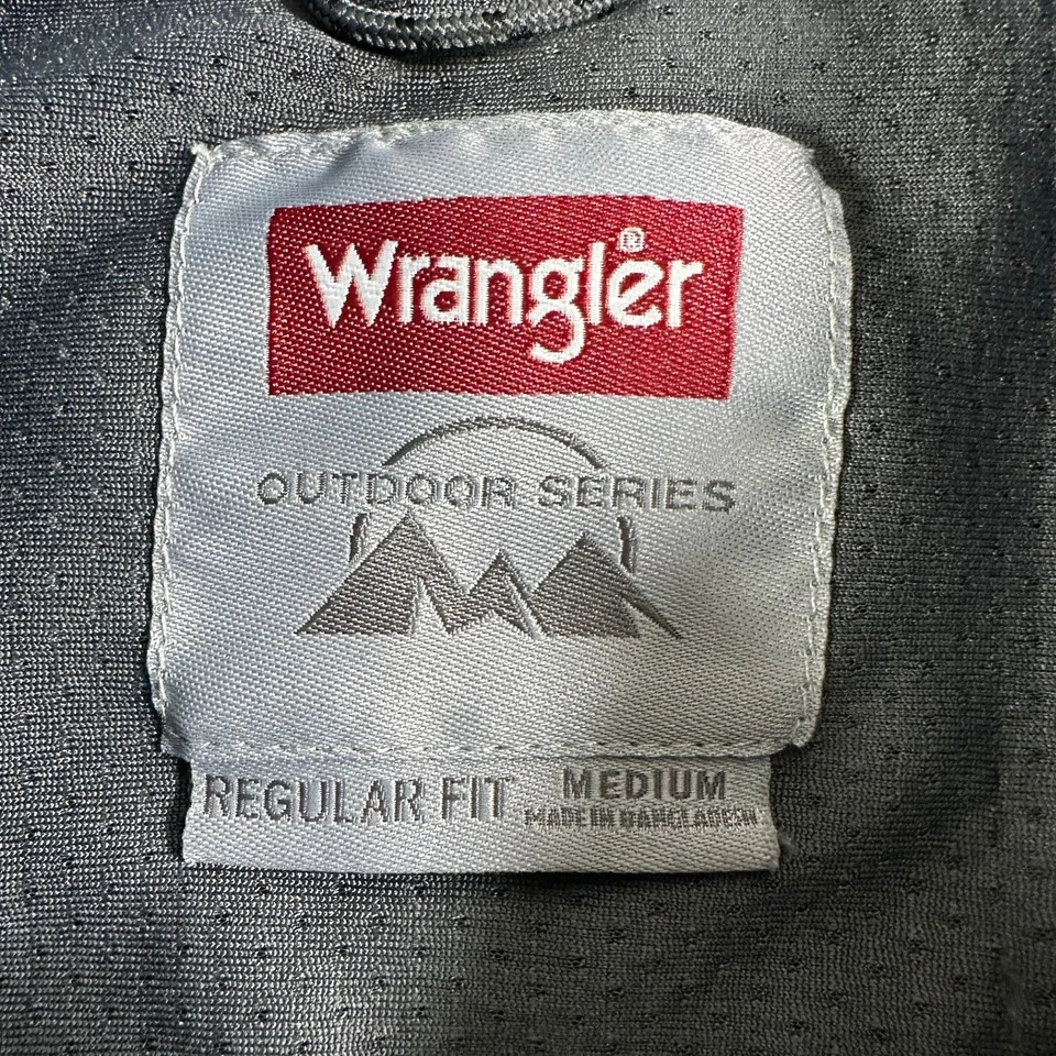 Wrangler Outdoor Series Men's Medium Blue Button Up Shirt Pocket Regular Fit - Image 4 of 4