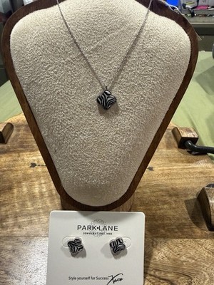 Park Lane Silver Tone Cable Chain Necklace w/ Black & White Star Charm Pendant