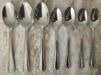 Hollis Stainless by Oneida Silver Glossy, Outlined, Round Tip 7pc spoons