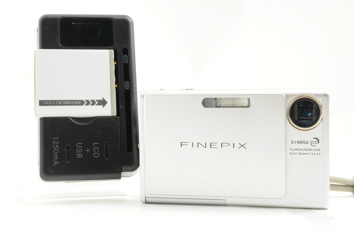 Excellent+] Fujifilm FinePix Z Series Z3 5.1MP Digital Camera