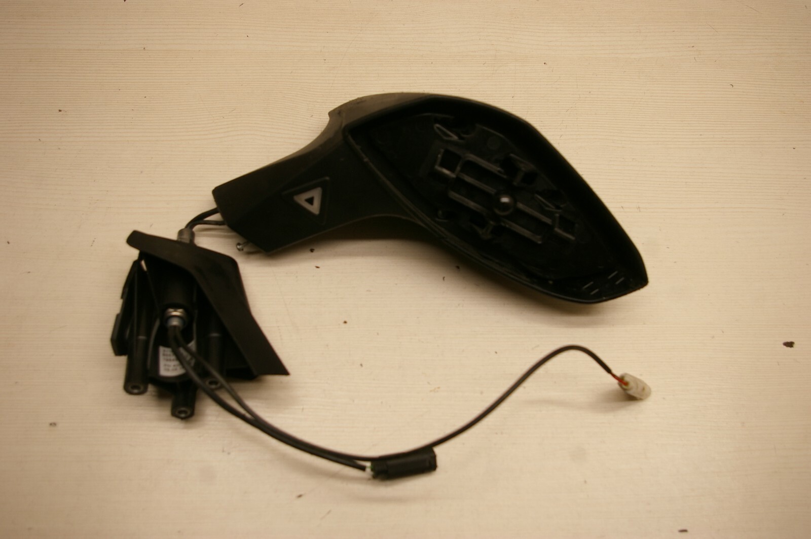 BMW C 650 GT K19 2016 Right side rear view mirror bracket 8557976