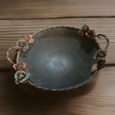 Metal Decorative  Rustic Black 14  Platter Bowl Tray Handles W/Red Green Flowers