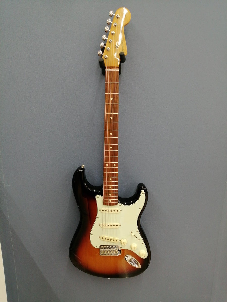 Fender Mexico Vintera ‘60s Stratocaster Fender Vintera II 60s Strat RW 3TS – United States