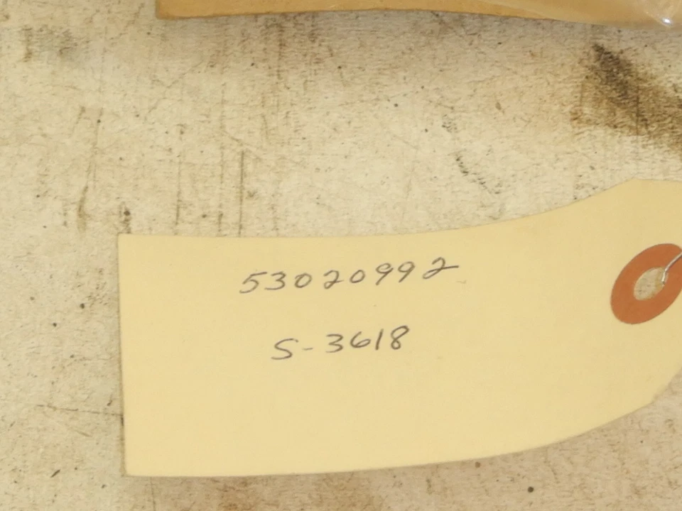 Cubierta de junta de válvula Mopar OEM Jeep Liberty 02-04 53020992 ENVÍO GRATUITO Foto 3 de 4