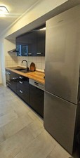 Hochglanz Küche mit Siemens E-Geräten und Samsung Kühlschrank