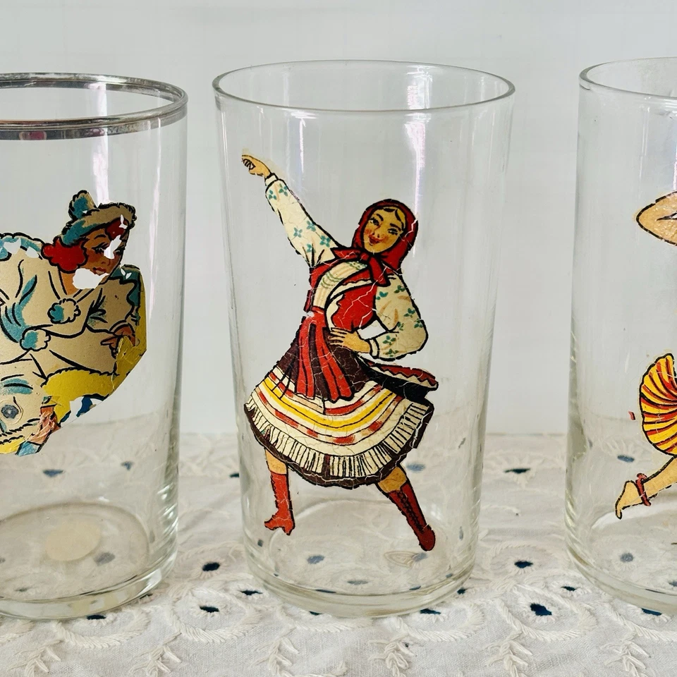 (3) Copas de cóctel vintage de 1940 Pinup Girl Peek-A-Boo desnuda arriesgada novedad Foto 3 de 4