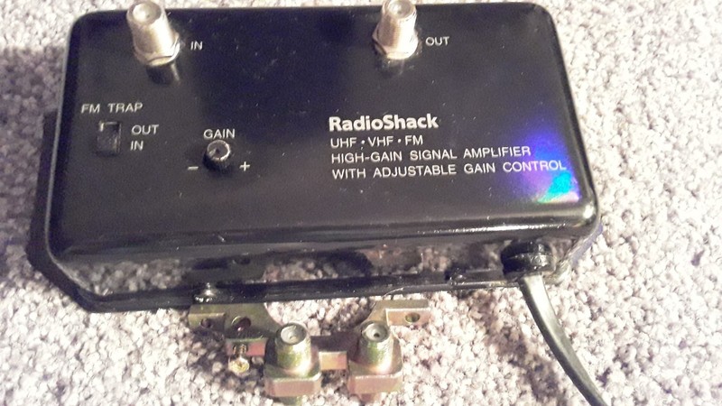Radio Shack High Gain UHF - VHF - FM Signal Amplifier + Grounding Block