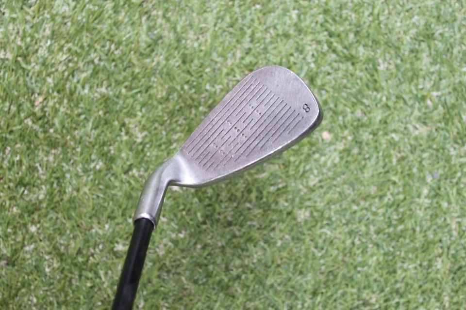 Square two power circle graphite shaft 8 iron golf club - Image 2 of 4