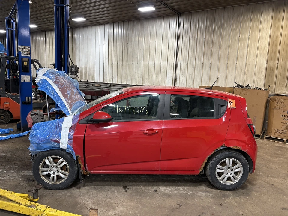 Used Rear Right Exterior Door Handle fits: 2012 Chevrolet Sonic rear Htbk Rear R Foto 3 de 4