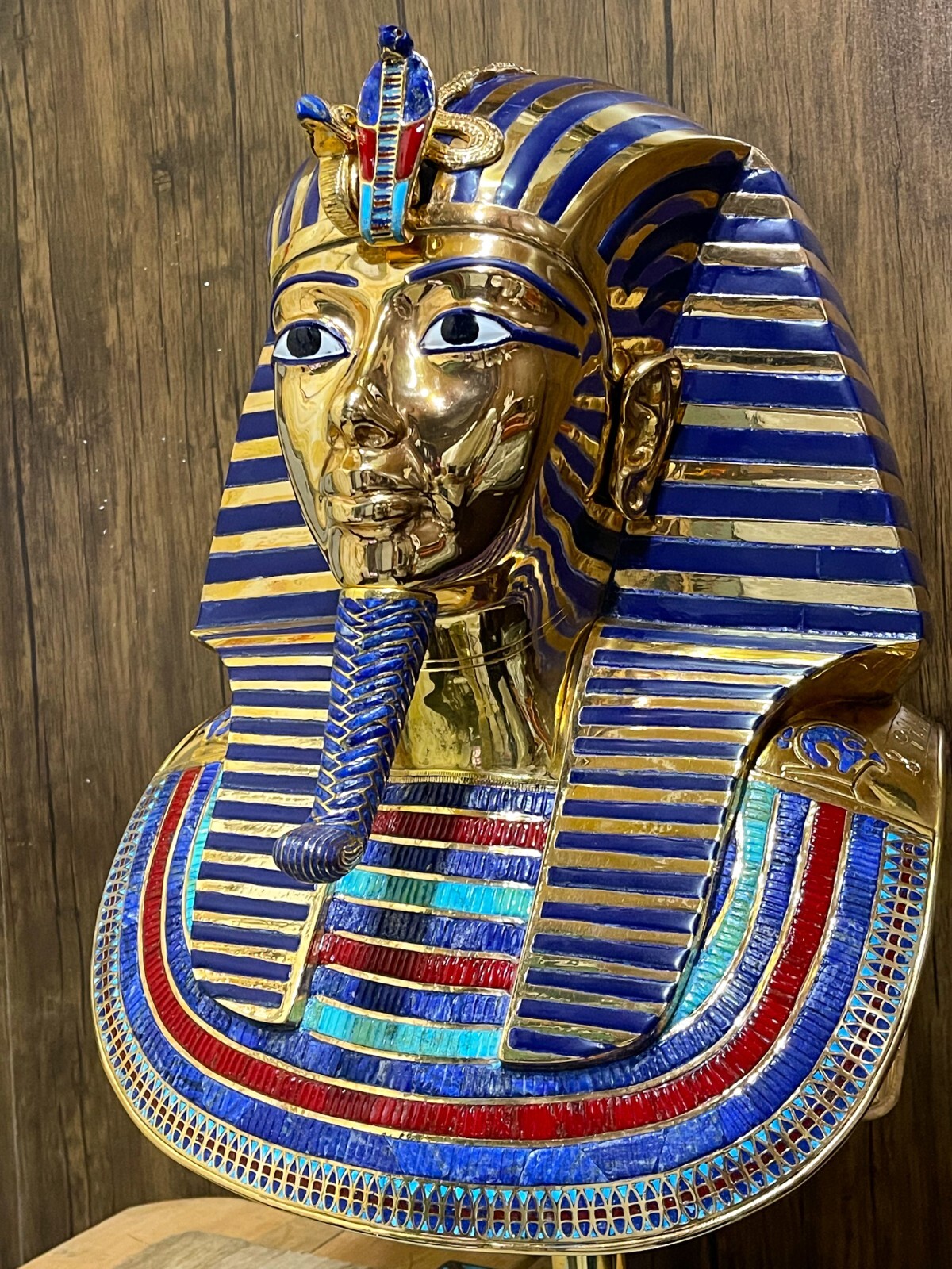 Original Size King Tutankhamun Mask, King Tutankhamun artifact. Museum