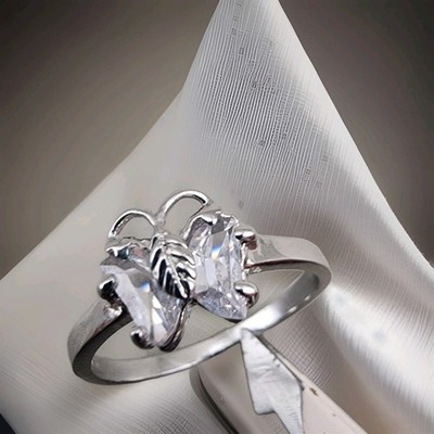 BRILLIANT NEW 18K Gold Plated CZ Ring Size 7.75   Clear High Qual Cubic Zirconia