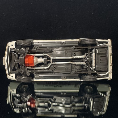 1/18 SCALE ERTL 1969 CAMARO SS396 INDY 500 PACE CAR WHITE CONVERTIBLE DIECAST - Picture 12 of 14
