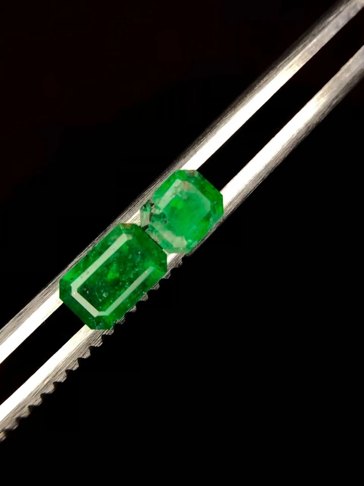 1 carat 100% natural emerald loose gemstone rom swat Pakistan - Image 2 of 4