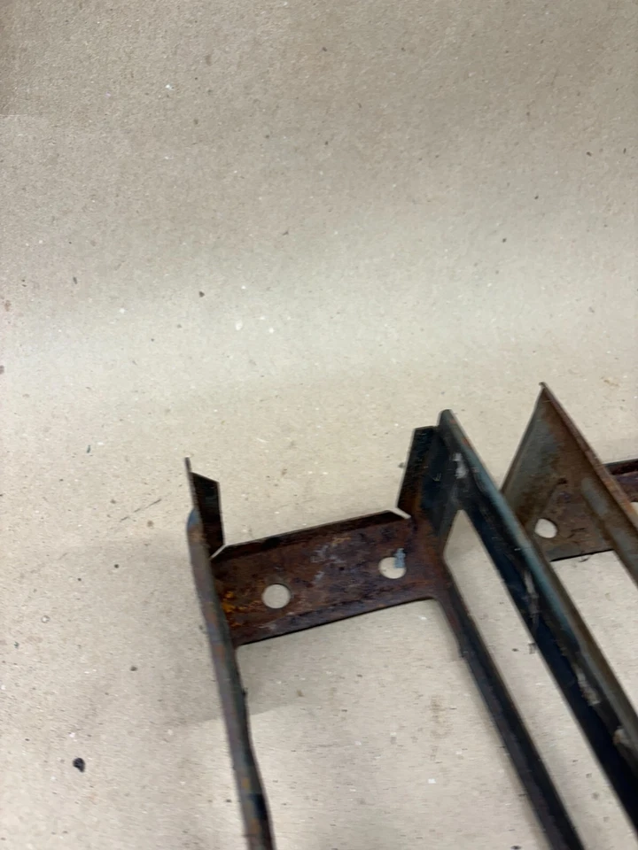 65 Oldsmobile Cutlass Supreme F85 1965 luz trasera soportes ligeros soportes montajes Foto 4 de 4