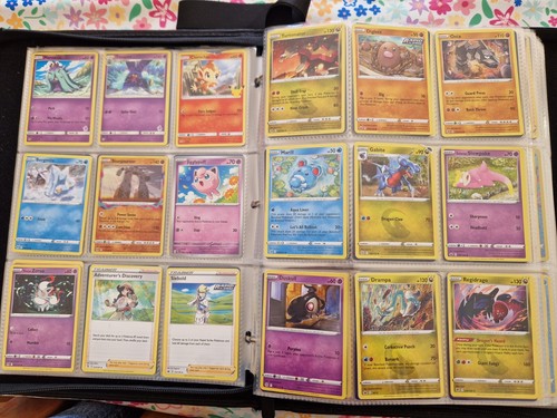 720 Plus Assorted Pokemon Cards in Folder - Picture 2 of 6