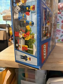 LEGO City 60097 City Square  New Sealed, Damaged box, 1683 Pieces,