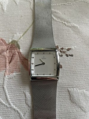 Armbanduhr Damenuhr Obaku mit rechteckigem Gehäuse im modernen Design