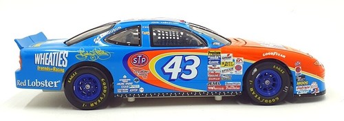 Hot Wheels 1/24 Scale 28705 - 2000 Pontiac Grand Prix Wheaties #43 - Picture 3 of 5