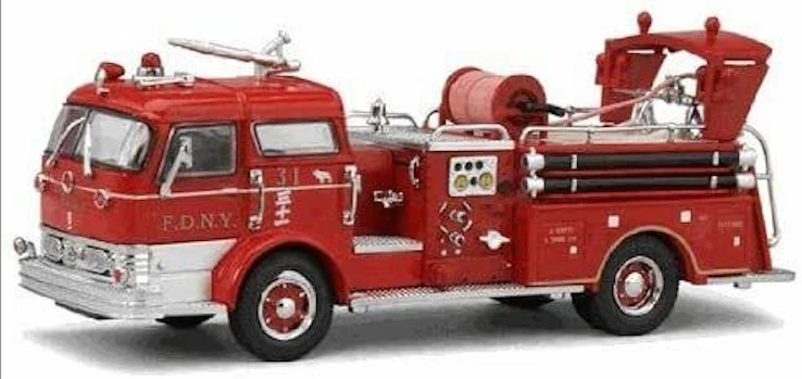 Camión de Bomberos Mack C Pumper / New York FDNY / CODE 3 (E 1:64) S. J. Cassano - Immagine 2 di 4