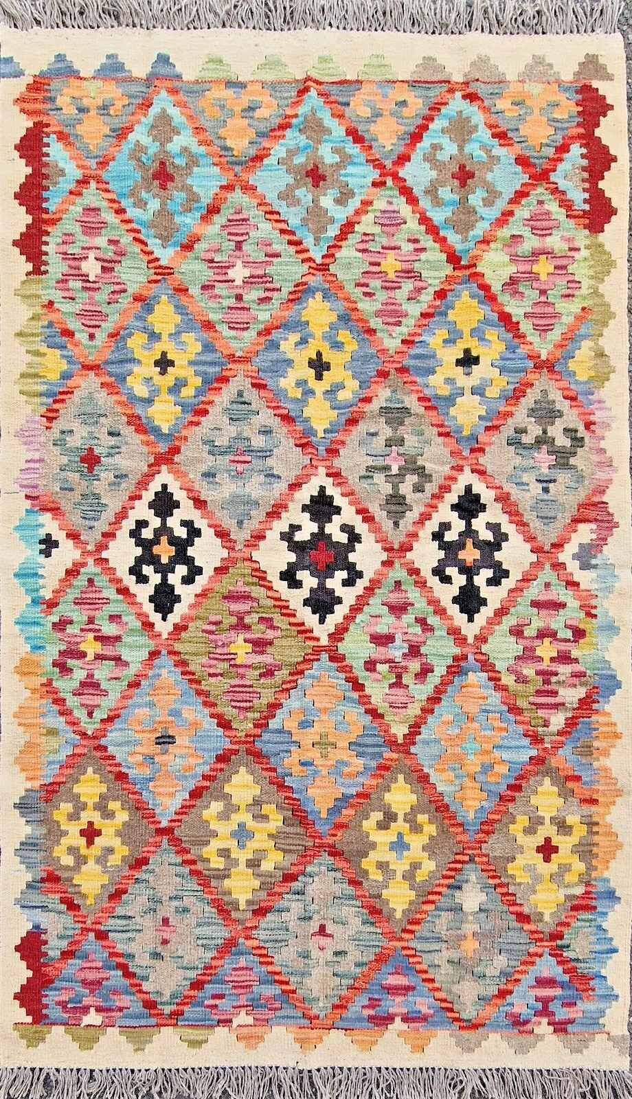 Tapis kilim ancien en laine pour créer un salon bohème chic chaleureux
