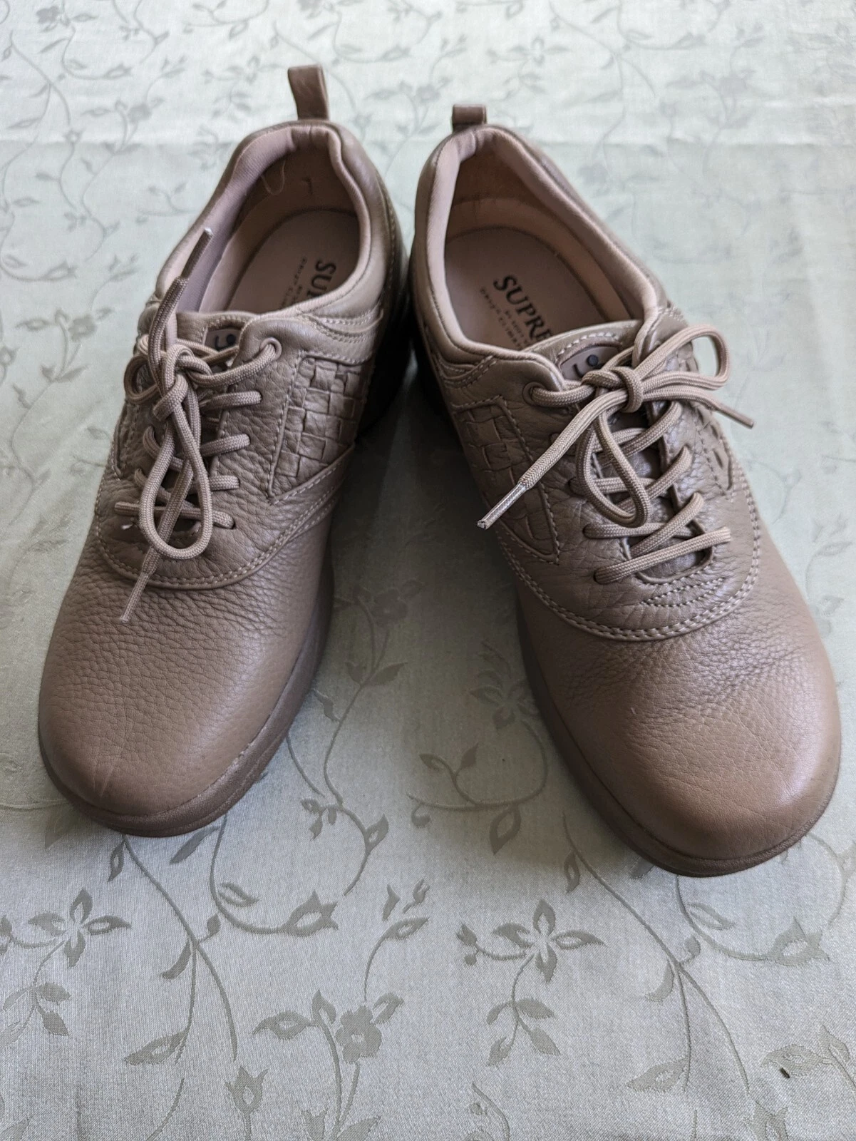 Supremes By Soft Spot, tan leather women's walking shoe, size 7.5M