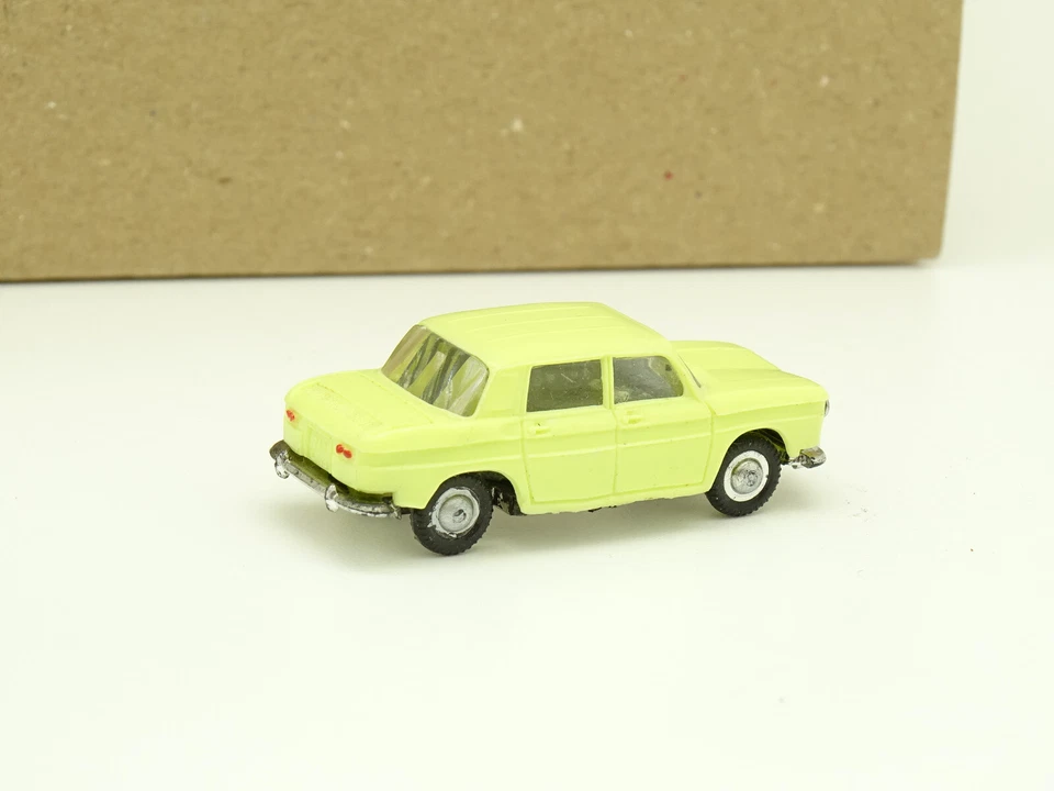 Norev Micro Miniature 1/86 HO - Renault 8 Gialla - Immagine 2 di 3