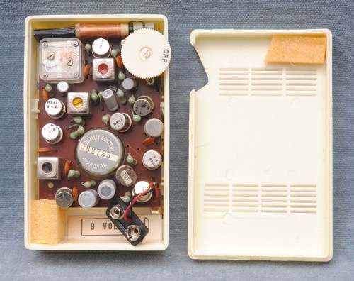 NOBILITY POCKET TRANSISTOR AM RADIO IN ORIGNAL PRESENTATION BOX, MODEL 1097P - Picture 4 of 4
