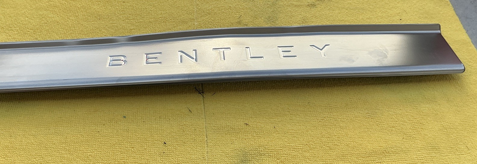 20-24 Bentley Flying Spur Sill Trim Strip 3SE853537 **Read**