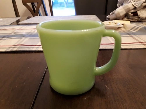 VINTAGE FIRE KING GREEN JADEITE MUG - VERY NICE