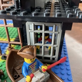 Vintage LEGO Pirates Forbidden Island (6270) Complete with figures, instructions