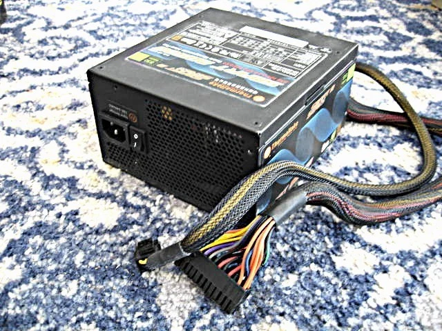 Placa madre Gigabyte GA-Z97X-SLI rev 1.2 paquete, fuente de alimentación de 850 vatios incluida Foto 4 de 4