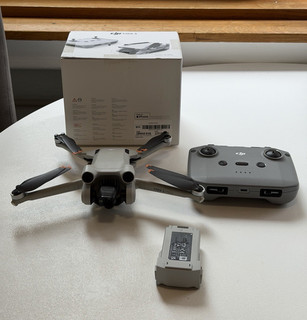 DJI Mini 3 Pro Drohne 249 g mit Fernsteuerung Akku und OVP. GPS Defekt