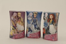 Hasbro Disney Princess-Rapunzel,Cinderella oder Merida im magischen Märchenkleid