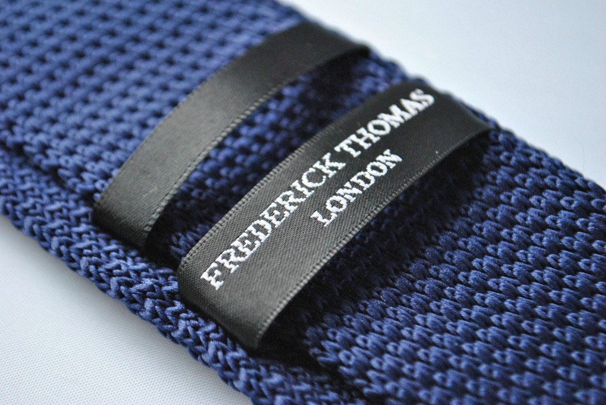 Cravate Homme Soie Tricotée Frederick Thomas Marine & Blanc - Neuf Avec étiquettes
