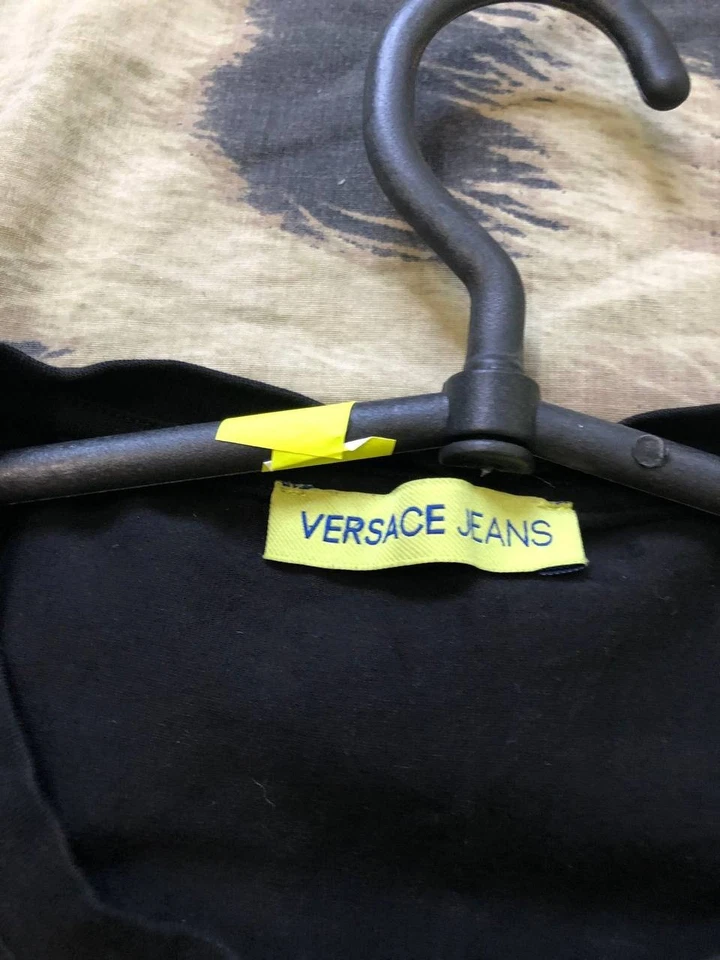 Camiseta Versace Jeans Camiseta Gráfica PARA HOMBRES Desteñida Crashed Años 90 Y2K Negra/Dorada Talla L Foto 4 de 4