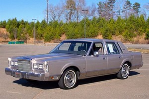 1988 Lincoln Town Car 47K SIGNATURE PREMIUM COLLECTOR INVESTMENT QUALITY BEAUTY