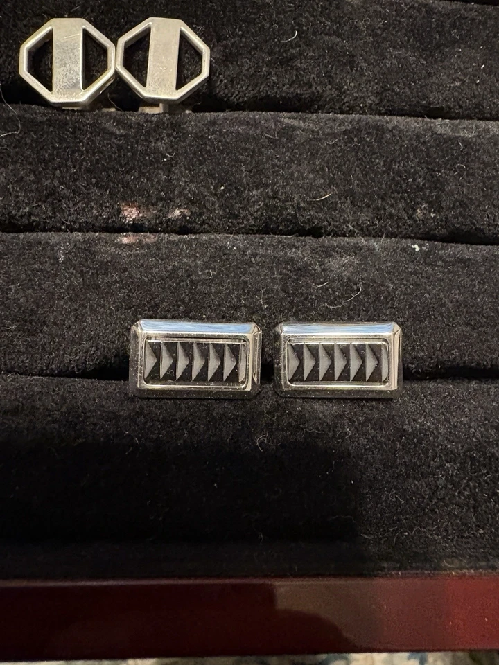 Gemelos Tiffany & Co - Paloma Picasso Negro Titanio Foto 3 de 4