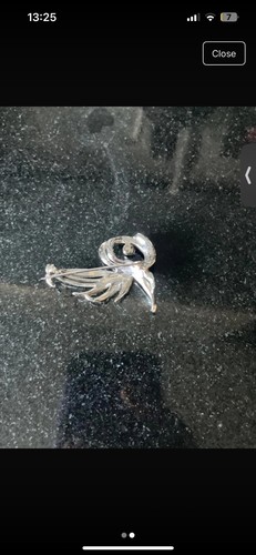 Silver Coloured Swirl Brooch With Artificial Stones - Picture 2 of 2