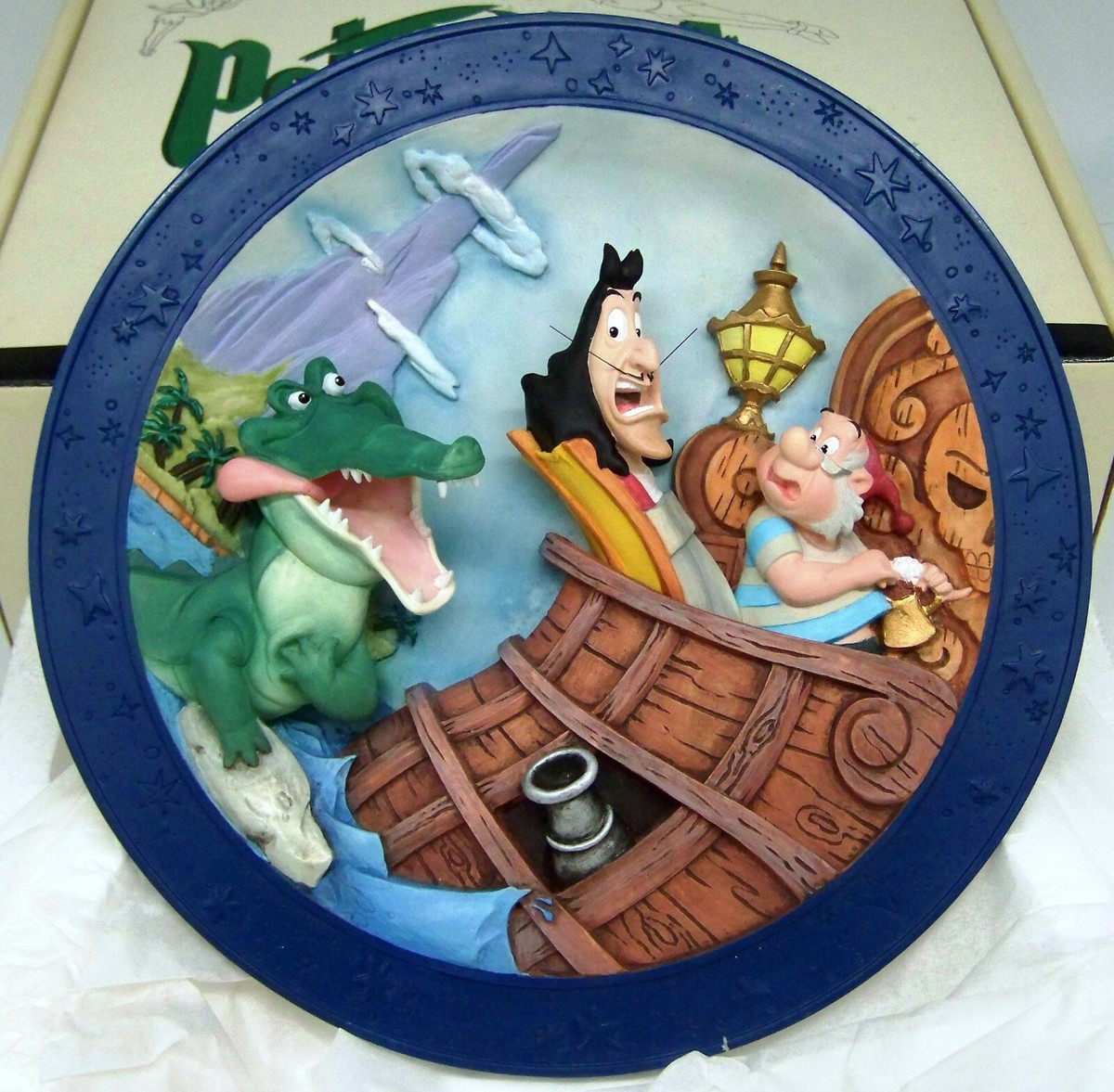 PETER PAN DISNEY 3D RELIEF COLLECTOR PLATE 