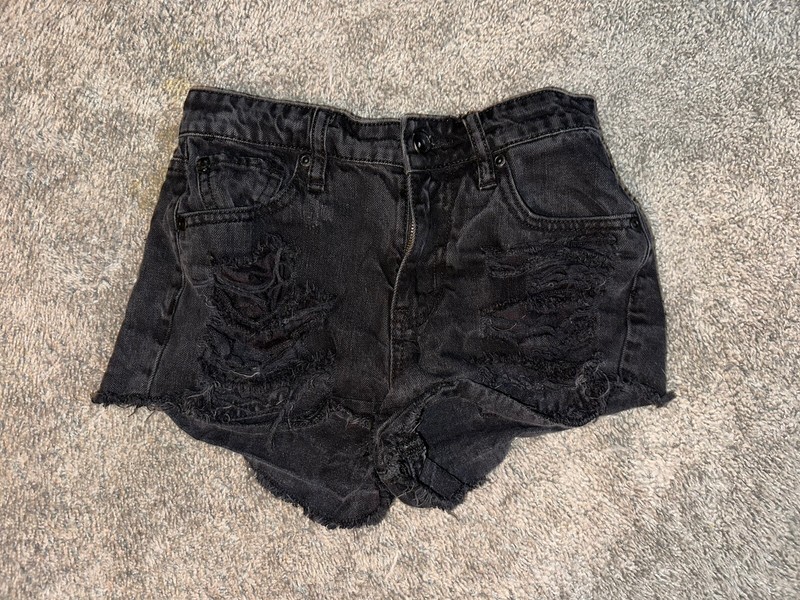 Blackheart~Juniors/Girls Black Distressed Cut-off Shorts  Sz 0