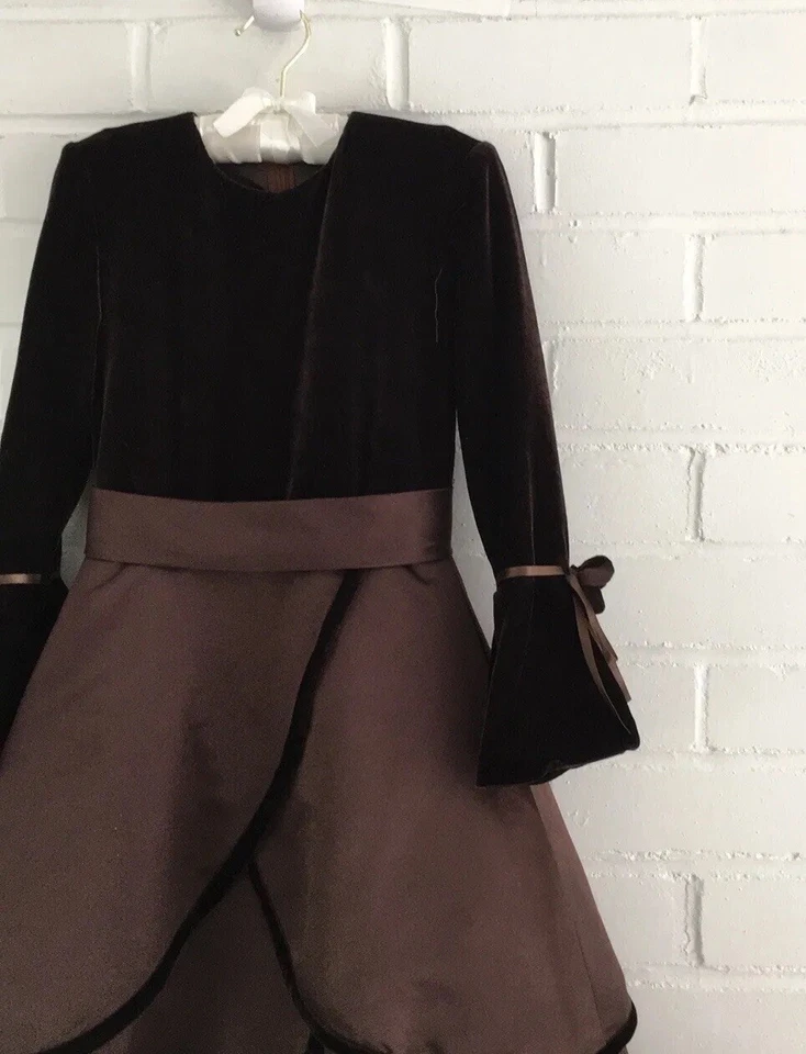 Vestido largo completo de terciopelo marrón satinado de fiesta de niña con flores talla 4T Foto 3 de 4