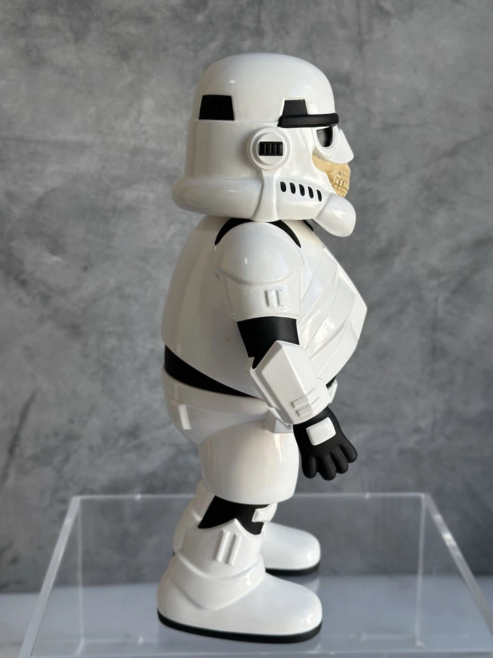 Figura Ron English x Made by Monsters x Toy Tokyo Police Grin NYCC Stormtrooper Foto 4 de 4