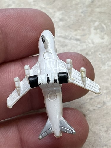 Micro Machines Boeing 747 Airplane Passenger Aircraft - Picture 6 of 8