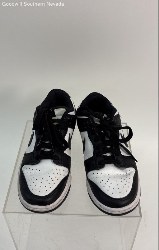 Nike Women's Black and White Casual Sneakers - Size 6.5