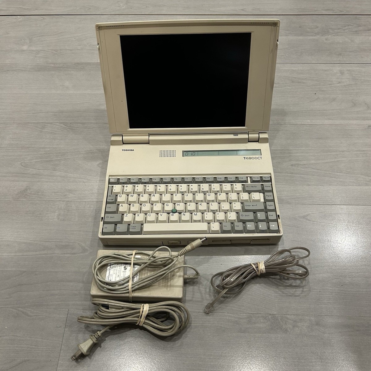 Vintage Toshiba T4900CT Laptop Windows 95 Pentium 24MB RAM Turns