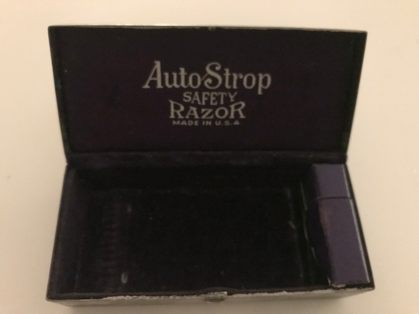 Vtg AutoStrop Safety Razor Co metal box with original box of 12 razor ...