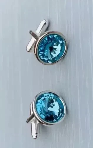 Gemelos de lujo para hombre de topacio creado en laboratorio de corte redondo de 1 quilate acabado en oro blanco de 14 quilates Foto 2 de 3