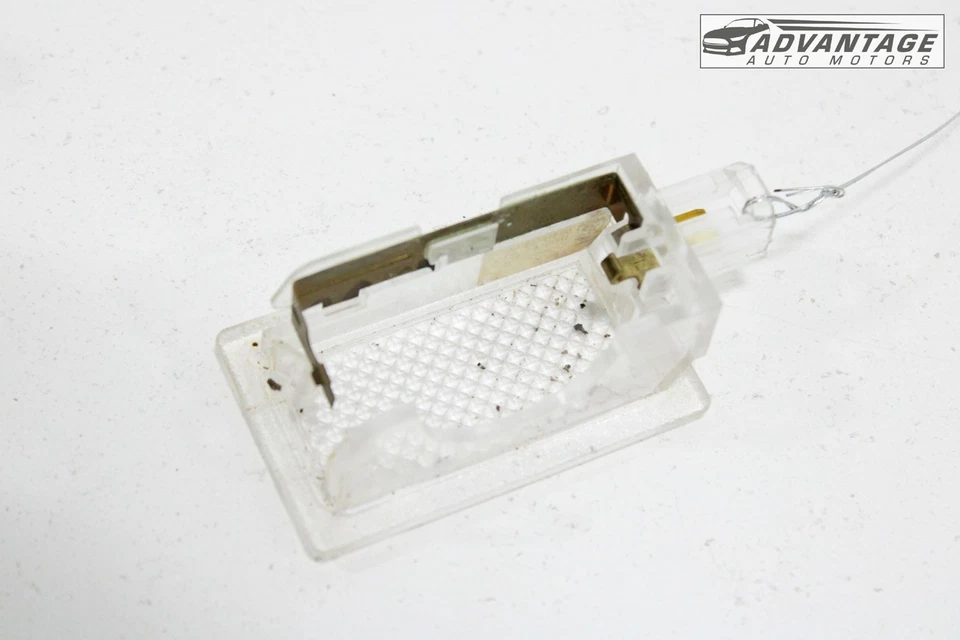 2006-2023 DODGE CARREGADOR TRASEIRO ESQUERDO INTERIOR PORTA CORTESIA TAMPA DA LÂMPADA FABRICANTE DE EQUIPAMENTO ORIGINAL - Imagem 3 de 4